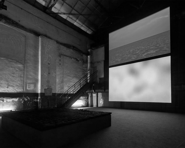 Видеоинсталляция «Два горизонта», художница Саодат Исмаилова