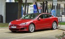 Эксперты «легким обманом» заставили Tesla двигаться на автопилоте без водителя за рулем