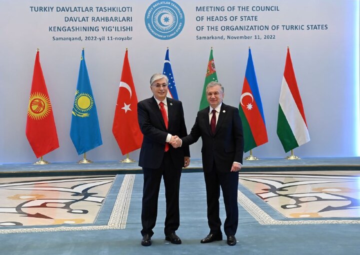 Вместе с президентом Узбекистана Шавкатом Мирзиёевым