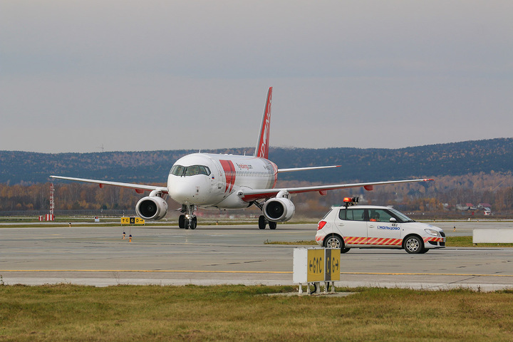 SSJ100 Red Wings SSJ100 Red Wings