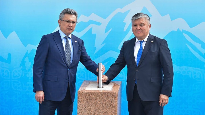 Бахыт Султанов и Арзыбек Кожошев