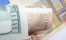 Доллар и евро укрепились накануне Дня независимости 