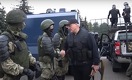 «Мы с ними разберемся»: Лукашенко взялся за автомат после акции протеста с участием 100 000 белорусов