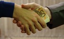 Без подарков и провокаций. Казахстанских госслужащих ждут новые ограничения