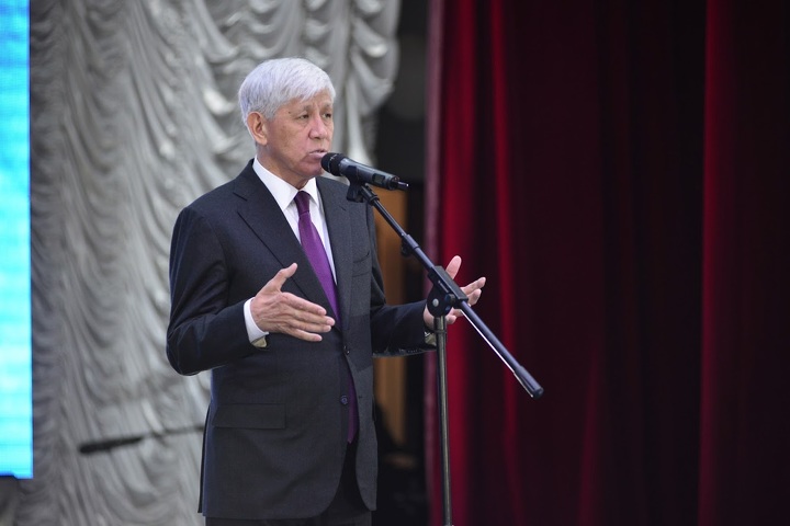 Амандык Баталов Амандык Баталов