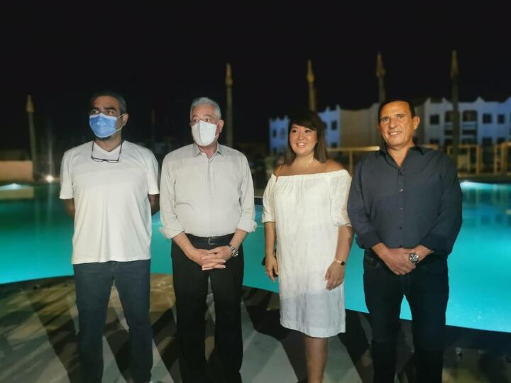 Генеральный директор TUI Egypt Керем Букус, губернатор Южного Синая Халед Фуда, директор по дистрибуции туроператора TUI Kazakhstan Балжан Билялова и владелец сети отелей Sunrise Хосам Гуда 