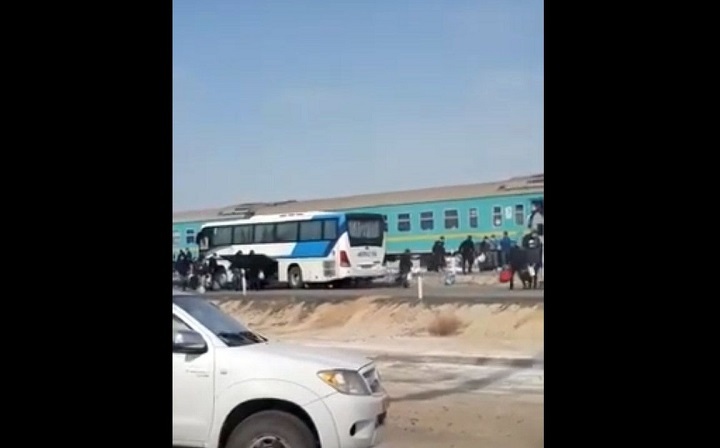 Кадр из видеозаписи отъезда работников