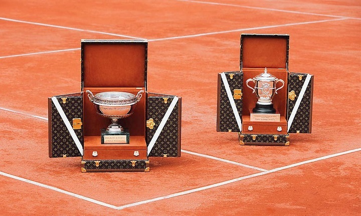 Главные трофеи Открытого чемпионата Франции в футлярах от Louis Vuitton