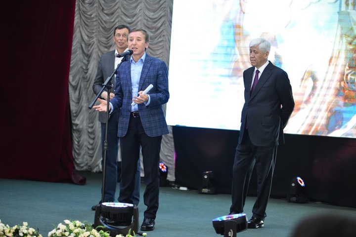 Булат Абилов, Ораз Жандосов и Амандык Баталов Булат Абилов, Ораз Жандосов и Амандык Баталов