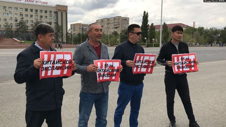 Акция в Актобе в поддержку жителей Жанаозена, которые призывают Касым-Жомарта Токаева отменить визит в Китай и обнародовать соглашения с Китаем. 3 сентября 2019 