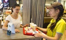 В казахстанском McDonald’s гостей начали обслуживать за столиками