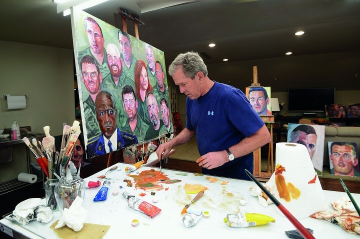 Джорж Буш за мольбертом