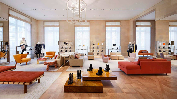 Магазин Louis Vuitton на Вандомской площади в Париже