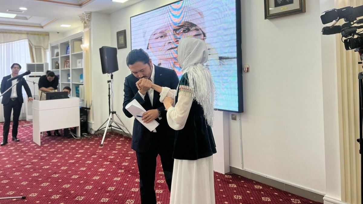 Презентация книг, Арман Давлетьяров, перевод книг на казахский, почтение к женщине, тема матери