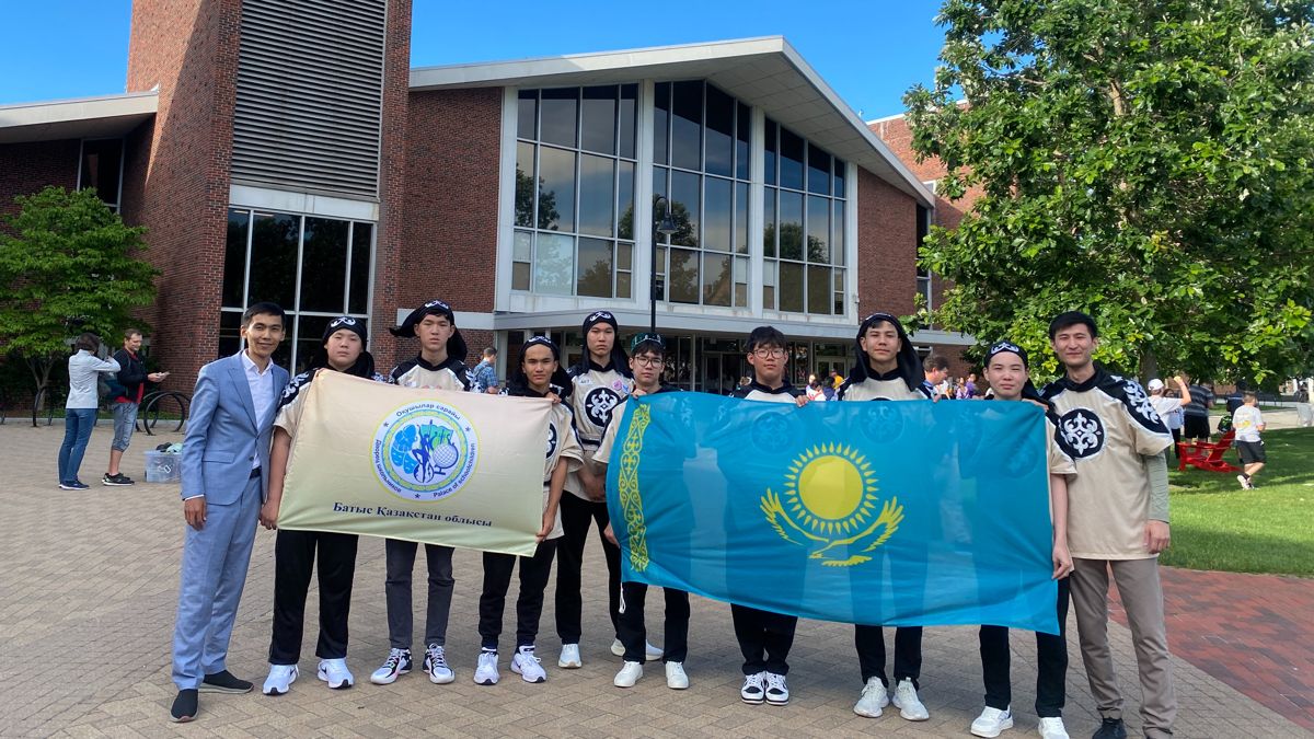Казахстанская команда школьников на соревнованиях в США