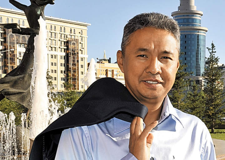 Азат Перуашев Азат Перуашев