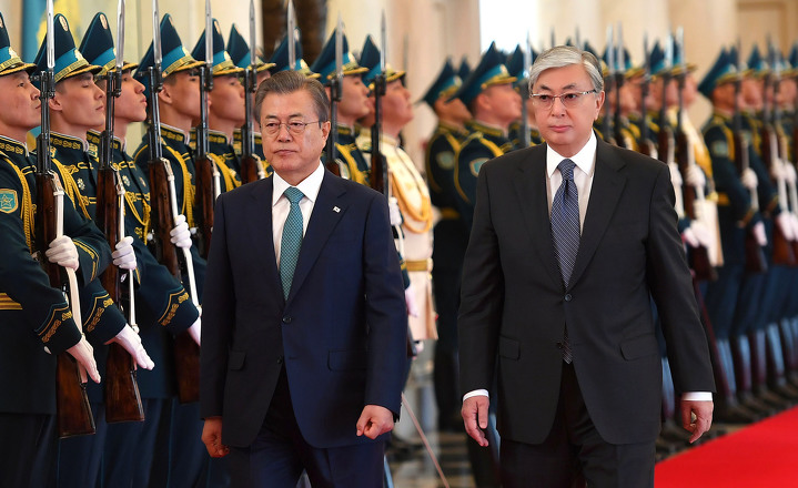Президент Кореи Мун Чжэ Ин  и президент Южной Кореи Касым-Жомарт Токаев