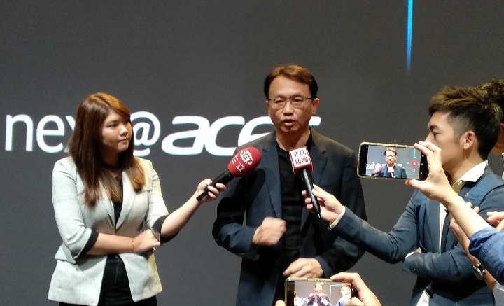Джейсон Чен отвечает на вопросы журналистов