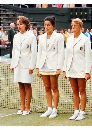 Сборная Великобритании образца 1970 года (слева направо): Анджела Мортимер (капитан), Вирджиния Уэйд и Энн Хейдон-Джонс