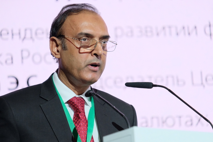 Джамиль Ахмад,  заместитель председателя Государственного банка Пакистана