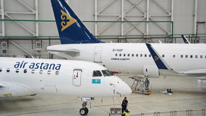 Самолёты Air Astana в ангаре