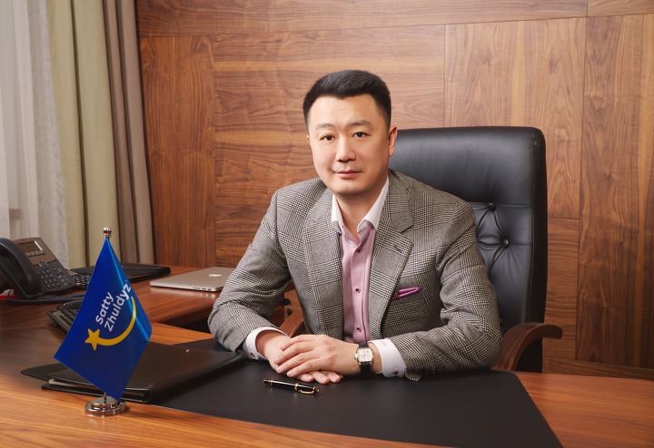 Әзірбайжан әйел оны есекке береді