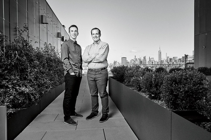 Зак Вайнберг (слева) и Нат Тернер на крыше своего нового офиса на Спринг-стрит в Манхэттене. Flatiron Health – третья по счету компания, которую они основали