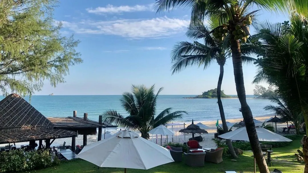 Пляж отеля Royal Muang Samui Пляж отеля Royal Muang Samui