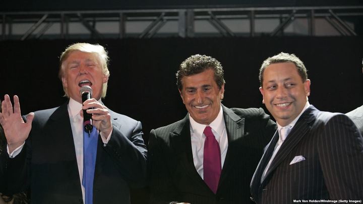 Слева направо: Дональд Трамп, Тевфик Ариф и Феликс Сатер на вечеринке Трампа в 2007 году в Нью-Йорке