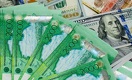 Резкое снижение цен на нефть оказывает давление на тенге