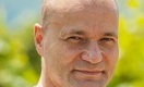 Психология человека с «аварийкой» во втором ряду