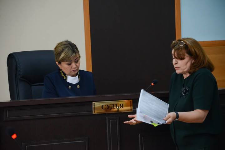 Судья Гульмира Бейсенова и адвокат Лариса Достовалов 