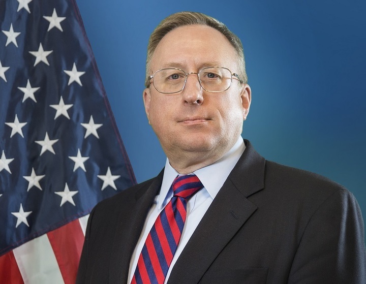 Посол США в Казахстане Джордж А. Крол