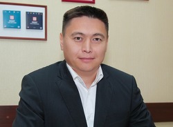 Олжас Кундакбаев.