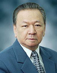 Узакбай Караманов. Узакбай Караманов.