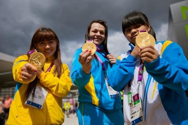 Зульфия Чиншанло, Светлана Подобедова, Майя Манеза.
Зульфия Чиншанло, Светлана Подобедова, Майя Манеза.
