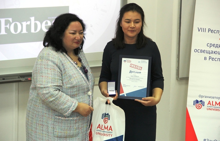 Проректор ALMA University по академическому развитию Гульмира Корганбаева и контент-менеджер Forbes.kz Ульяна Салапаева. Проректор ALMA University по академическому развитию Гульмира Корганбаева и контент-менеджер Forbes.kz Ульяна Салапаева.