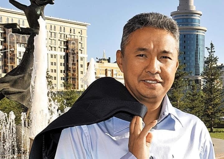 Азат Перуашев. Азат Перуашев.