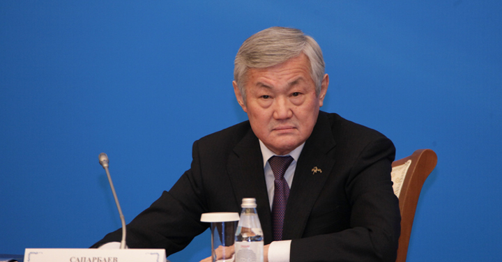 Бердибек Сапарбаев.