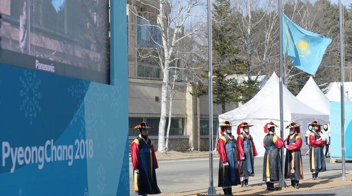 Поднятие казахстанского флага в Олимпийской деревне