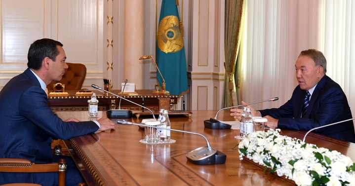 Омурбек Бабанов и Нурсултан Назарбаев.