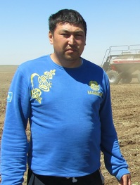 Асылбек Мухамедиаров.