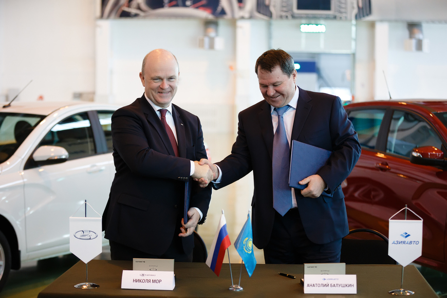 Президент АВТОВАЗа Николя Мор и глава «БИПЭК АВТО – АЗИЯ АВТО» Анатолий Балушкин