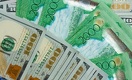Курс доллара остановился у отметки 330 тенге/$1