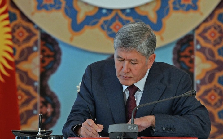 Алмазбек Атамбаев.