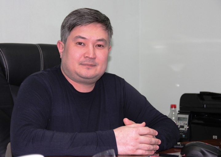 Айбек Адильжан.