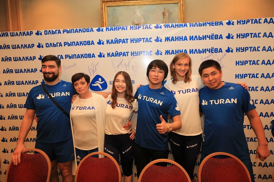 Команда TuranWater: Дмитрий Жуков, Жанна Ильичёва, Айя Шалкар, Кайрат Нуртас, Ольга Рыпакова, Нуртас Адамбай. Команда TuranWater: Дмитрий Жуков, Жанна Ильичёва, Айя Шалкар, Кайрат Нуртас, Ольга Рыпакова, Нуртас Адамбай.