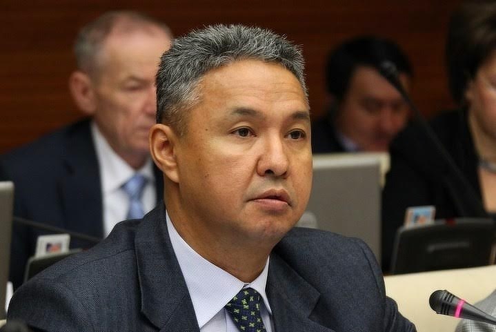 Азат Перуашев.