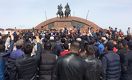 Более 1 тыс. человек в Атырау вышли на митинг 