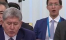 Глава МИД РК извинился за поведение зевающего и жующего дипломата